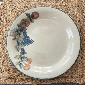 2002 Home & Garden Party Dinner Plate